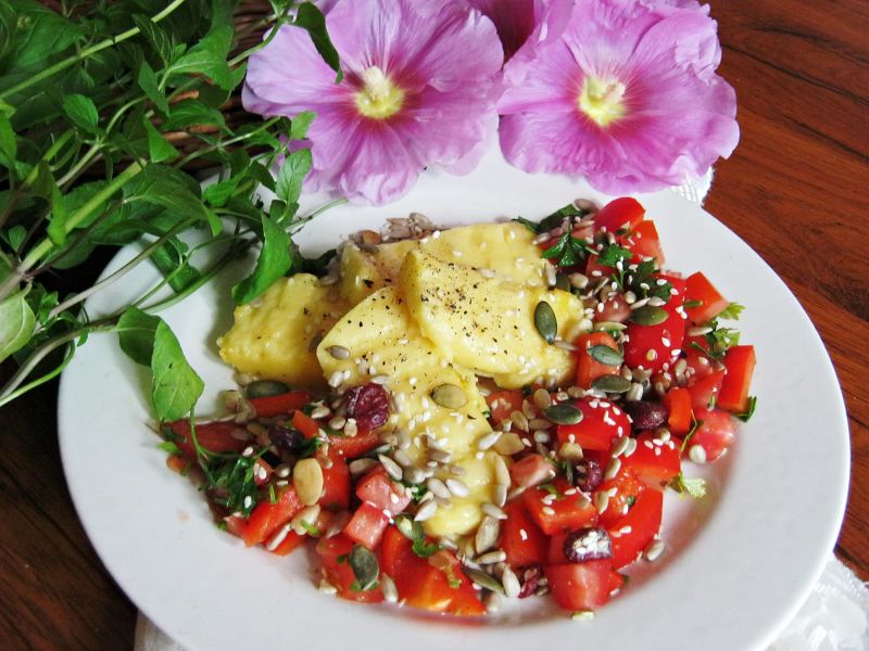Grillowana polenta z salsą pomidorowo-paprykową Grillowana polenta z salsą pomidorowo-paprykową