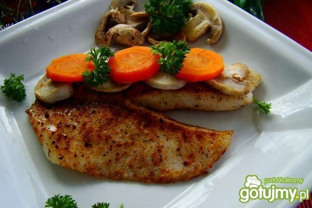 Grillowana tilapia z pieczarkami  Grillowana tilapia z pieczarkami