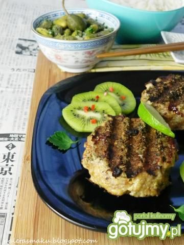 Grillowane aromatyczne burgery z kiwi Grillowane aromatyczne burgery z kiwi