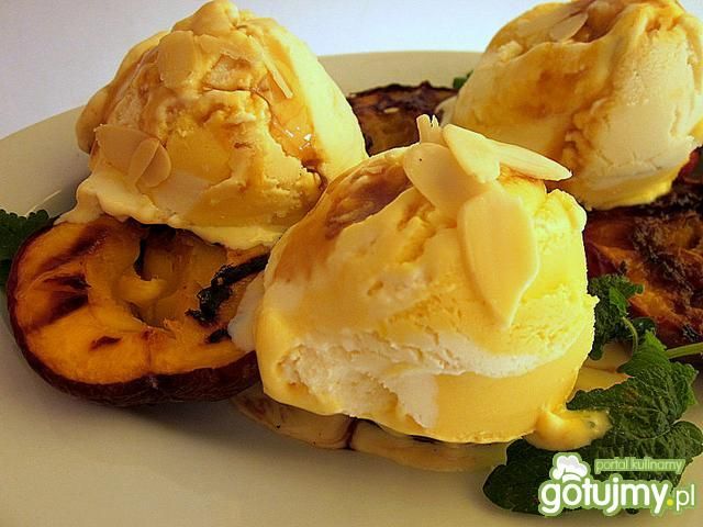 Grillowane brzoskwinie z lodami advocat 