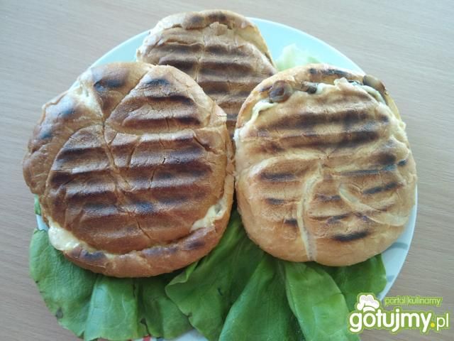 Grillowane bułeczki z pieczarkami Grillowane bułeczki z pieczarkami