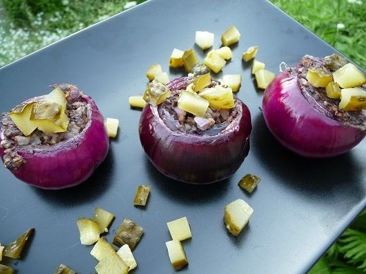 Grillowane cebulki nadziane kaszanką Grillowane cebulki nadziane kaszanką