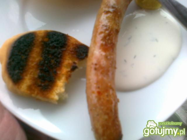Grillowane cienkie kiełbaski z pieczywem Grillowane cienkie kiełbaski z pieczywem