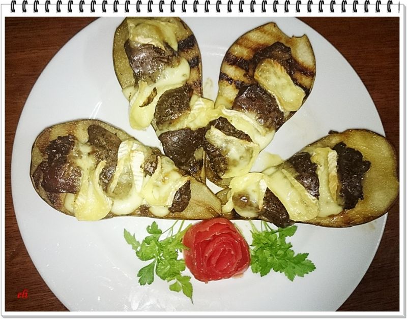 Grillowane gruszki Eli z wątróbką i serem Grillowane gruszki Eli z wątróbką i serem