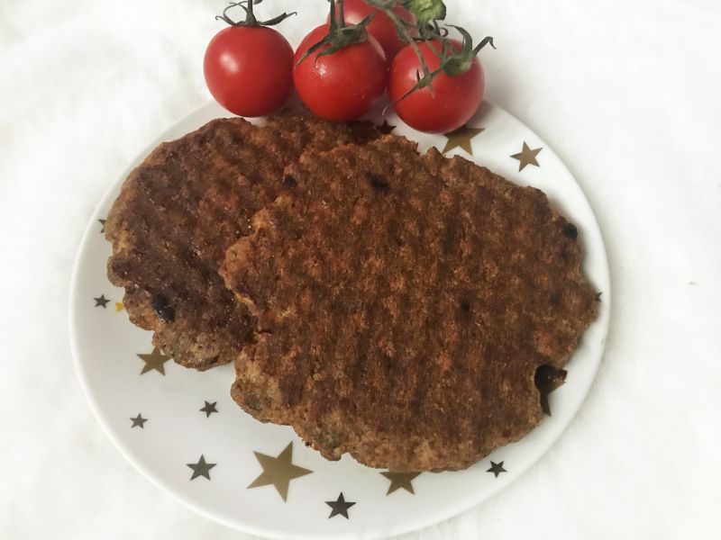 Grillowane hamburgery z kaszą manną Grillowane hamburgery z kaszą manną
