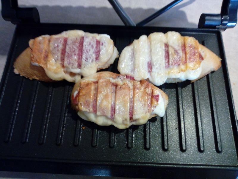 Grillowane kanapki z mozzarellą