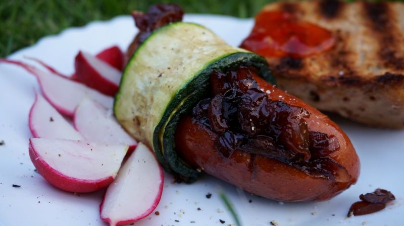 Grillowane kiełbaski z cebulką BBQ