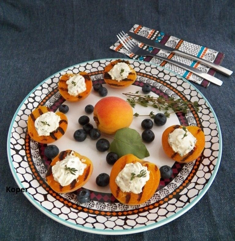 Grillowane morele z serkiem i tymiankiem