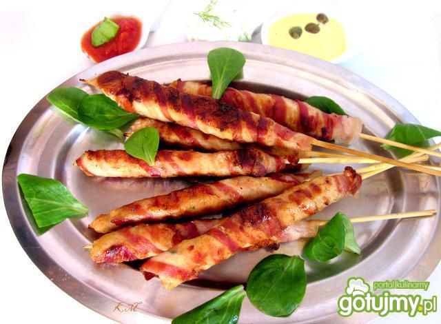 Grillowane pałeczki drobiowe w boczku Grillowane pałeczki drobiowe w boczku