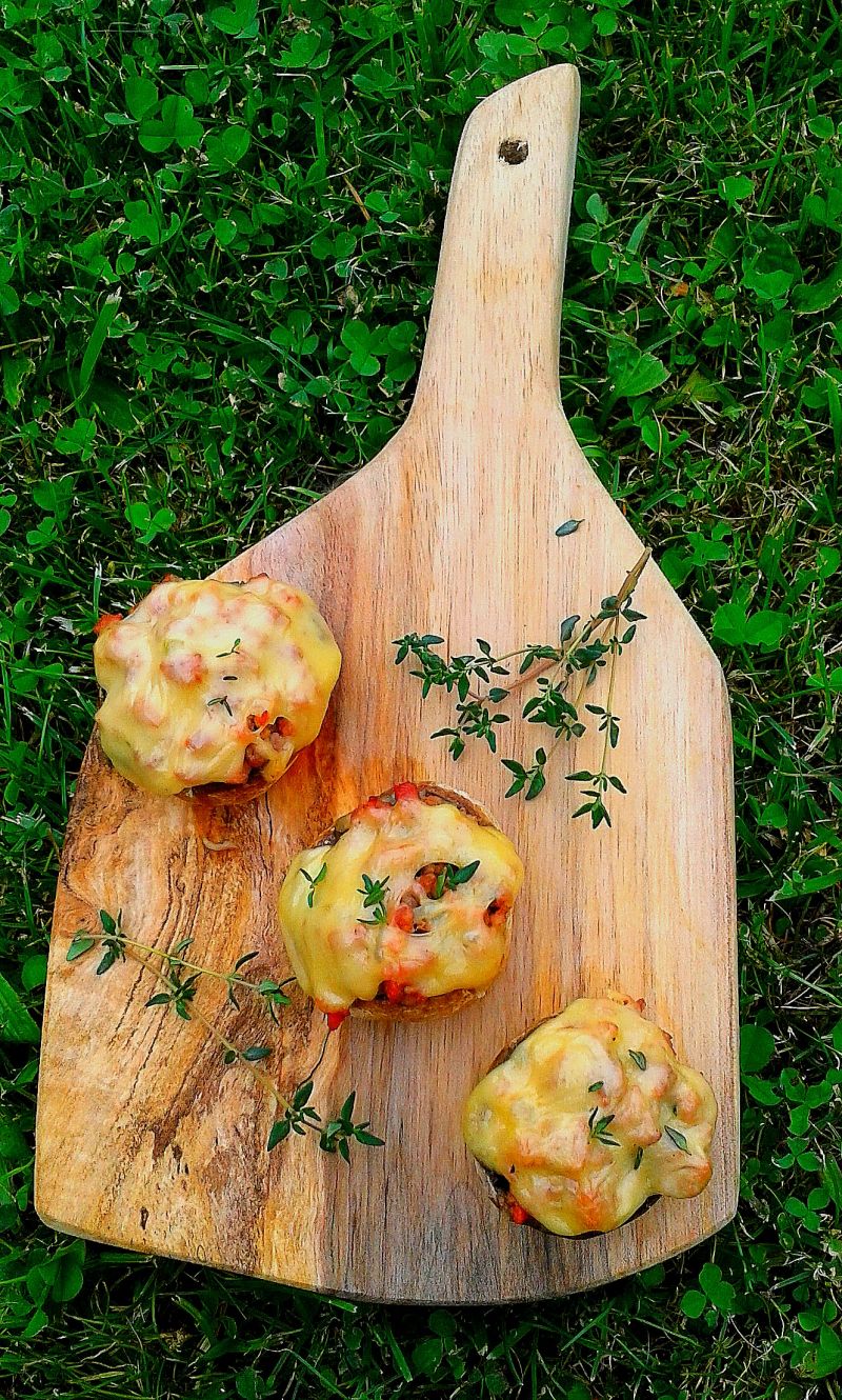 Grillowane pieczarki faszerowane mięsem Grillowane pieczarki faszerowane mięsem