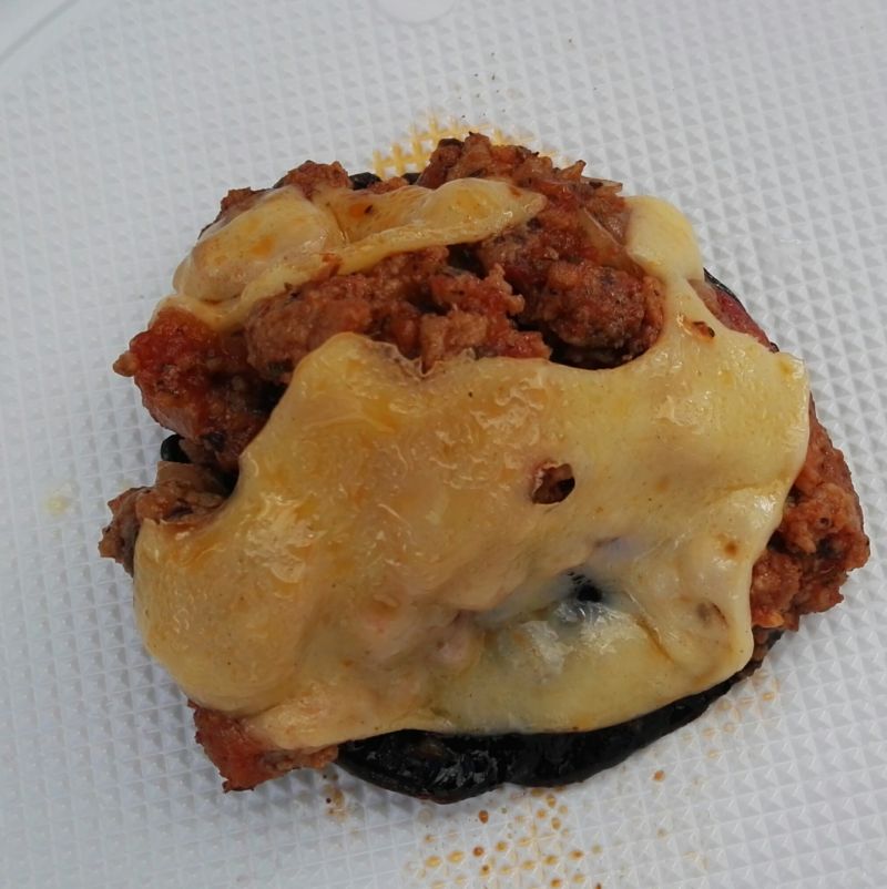 Grillowane pieczarki z mięsem mielonym