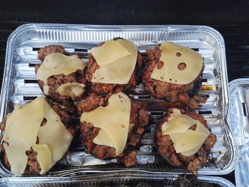 Grillowane pieczarki z mięsem mielonym