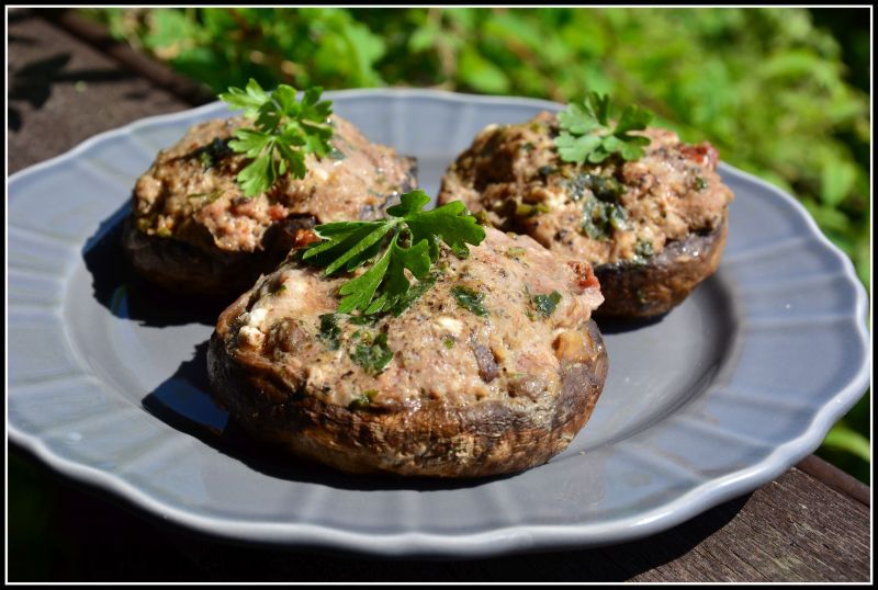 Grillowane pieczarki z mięsem mielonym