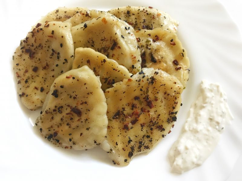 Grillowane pierogi z czarnuszką