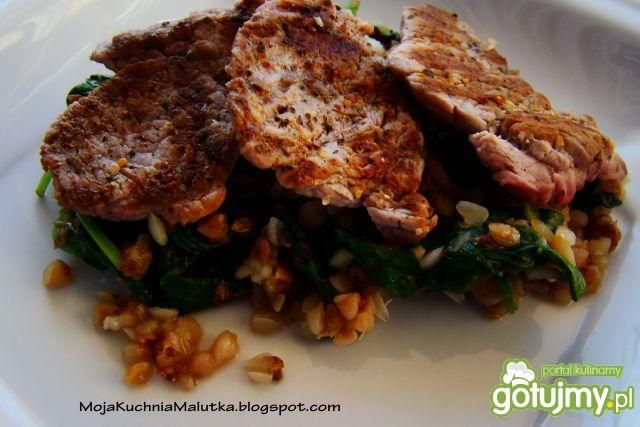 Grillowane polędwiczki na kaszy  Grillowane polędwiczki na kaszy