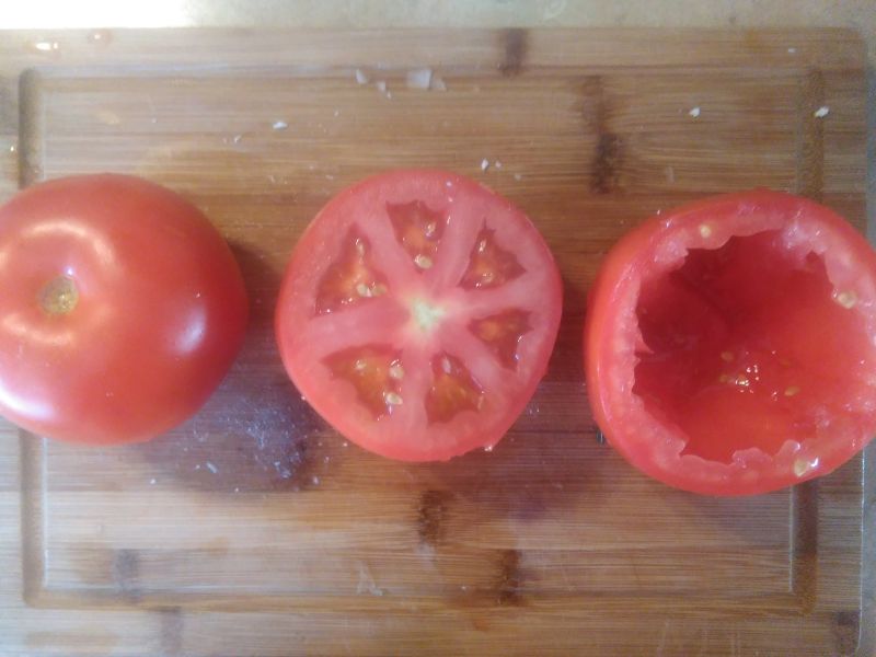 Grillowane pomidory faszerowane mięsem i fetą