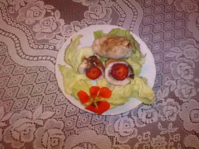 Grillowane roladki  z truskawkami