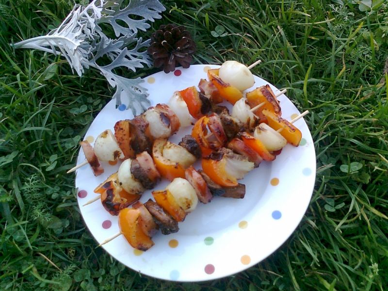 Grillowane szaszłyki z grzybami leśnymi