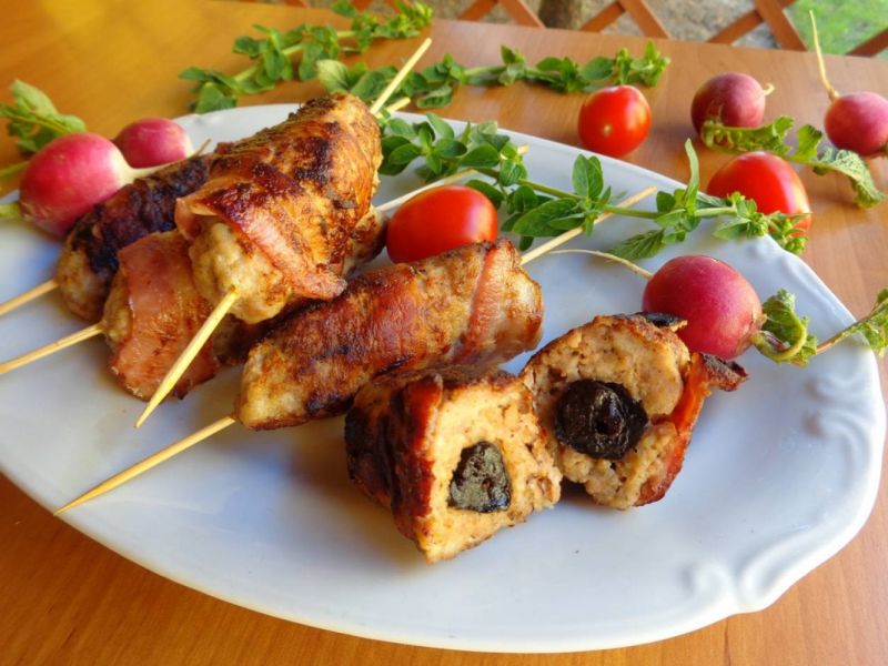 Grillowane szaszłyki z mięsa mielonego drobiowego 