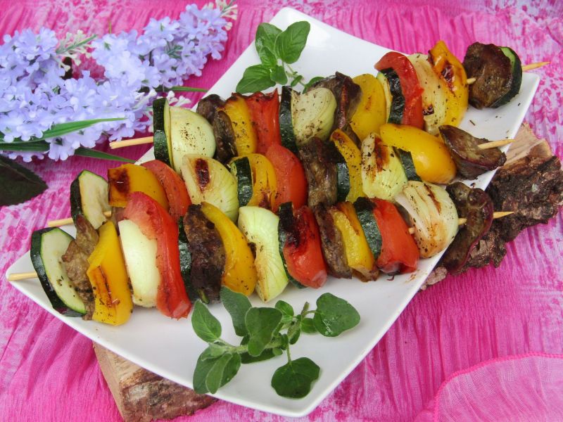 Grillowane szaszłyki z wątróbką i warzywami