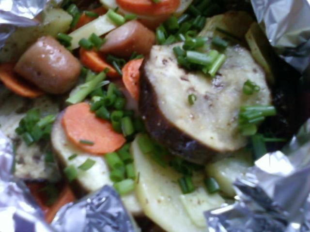 Grillowane warzywa z parówką