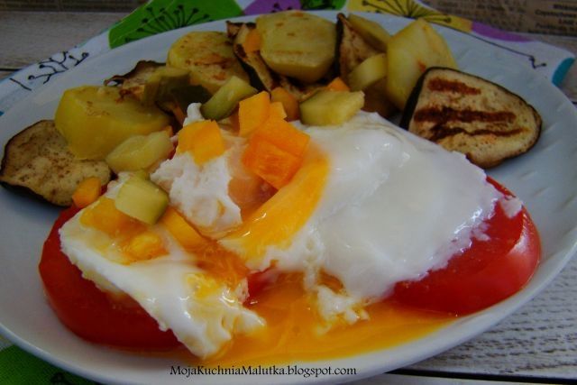 Grillowane warzywa z sadzonym 