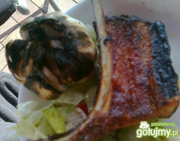 Grillowane żeberka z główką czosnku Grillowane żeberka z główką czosnku