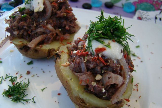 Grillowane ziemniaczki z nadzieniem z kaszanki 