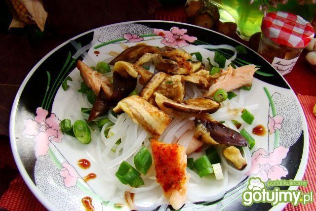 Grillowany bakłażan podany z makaronem 