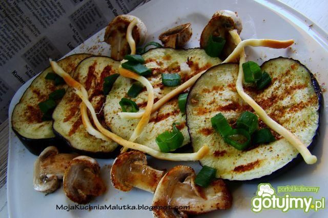 Grillowany bakłażan z pieczarkami
