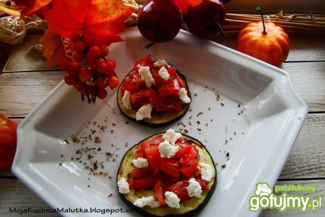 Grillowany bakłażan z salsą pomidorową  Grillowany bakłażan z salsą pomidorową