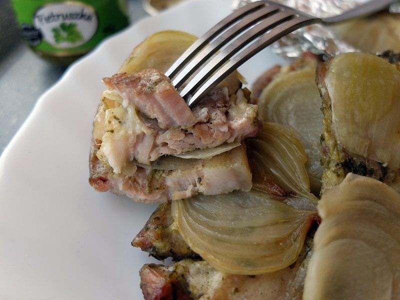 Grillowany boczek w marynacie pietruszkowej  Grillowany boczek w marynacie pietruszkowej