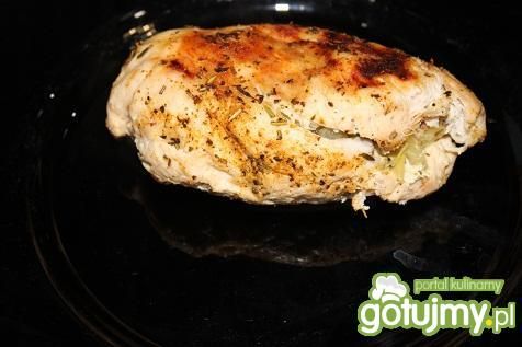 Grillowany filet z białym serem i cebulą