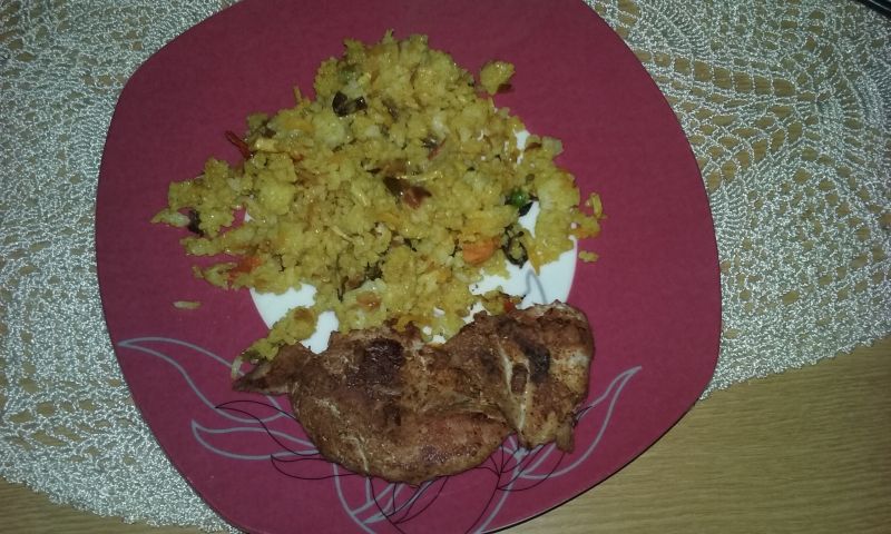 Grillowany indyk z ryżem curry i warzywami Grillowany indyk z ryżem curry i warzywami