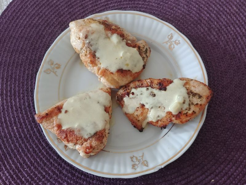 Grillowany indyk z sosem musztardowym  Grillowany indyk z sosem musztardowym