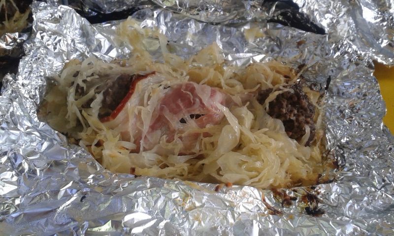 Grillowany krupnik w kapuście + chleb z grilla