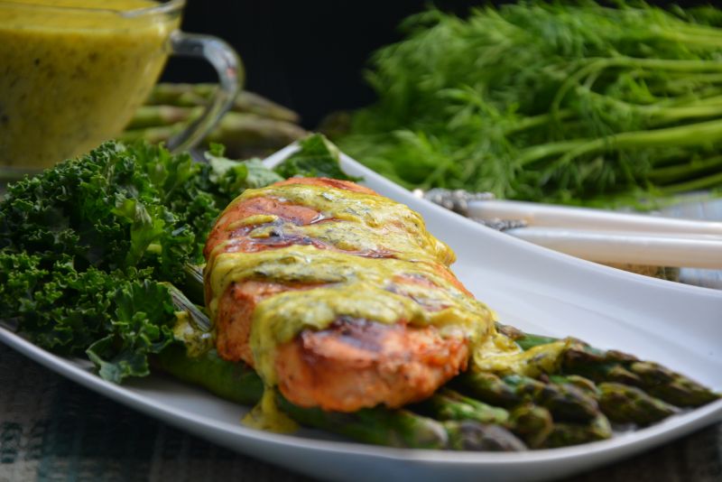 Grillowany kurczak i szparagi w sosie cytrynowym