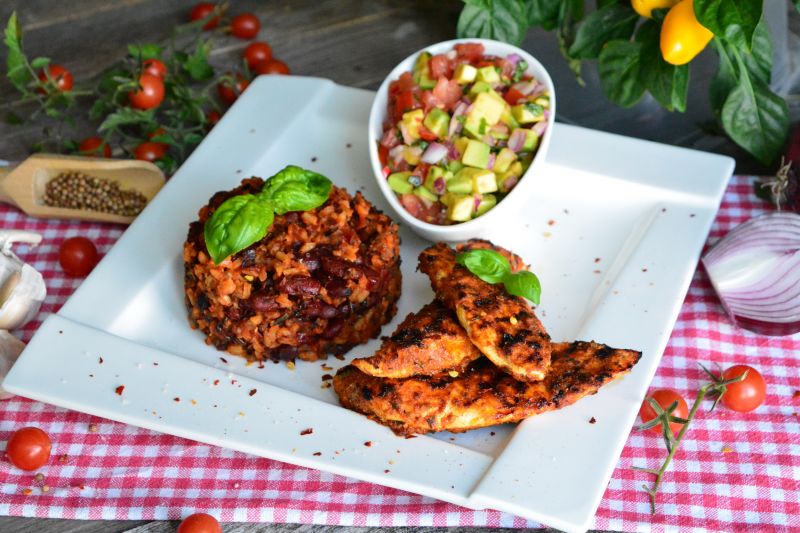 Grillowany kurczaka a la mexicana z kolorową salsą