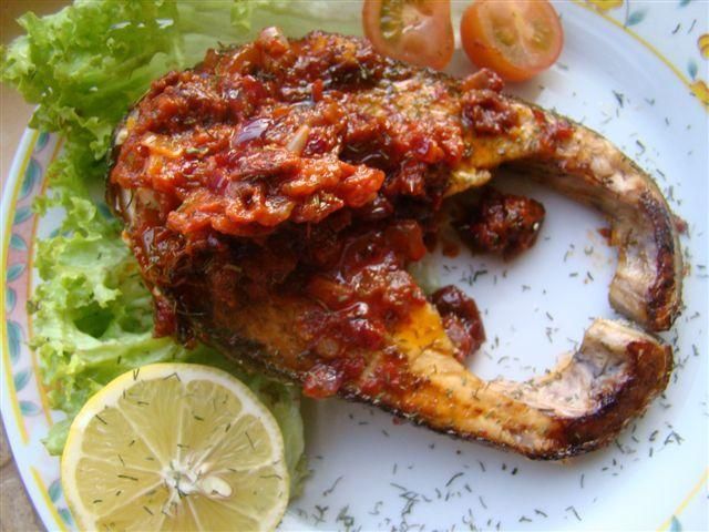 Grillowany łosoś i suszone pomidory Grillowany łosoś i suszone pomidory