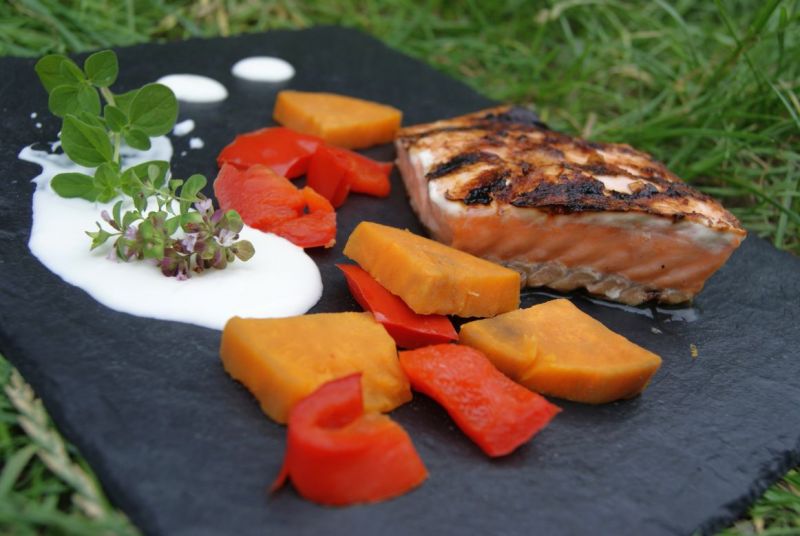 Grillowany łosoś w marynacie z syropu klonowego.