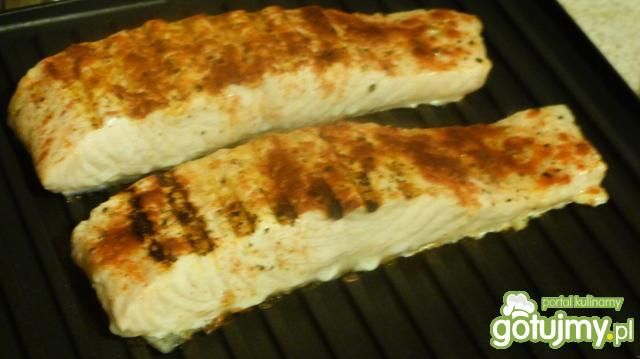 Grillowany łosoś w słodkiej papryce Grillowany łosoś w słodkiej papryce