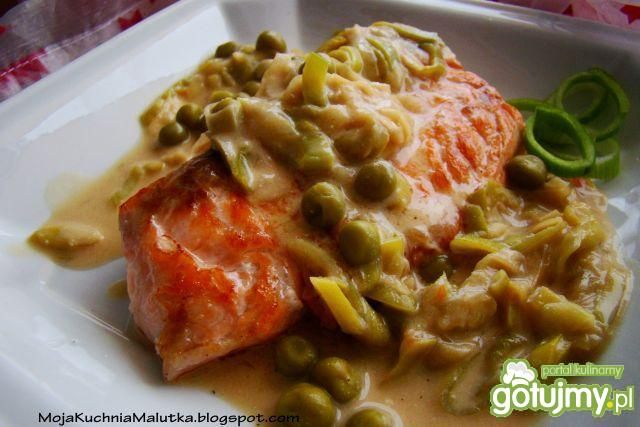 Grillowany łosoś w sosie porowym 