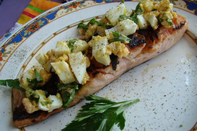 Grillowany łosoś z czubrycą  Grillowany łosoś z czubrycą