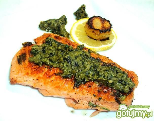 Grillowany łosoś z pesto  Grillowany łosoś z pesto