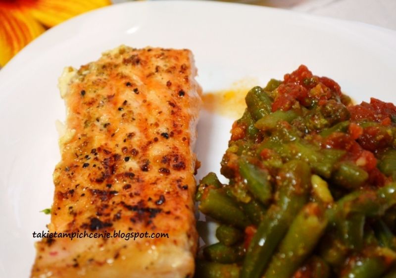 Grillowany łosoś z pysznym sosem Grillowany łosoś z pysznym sosem