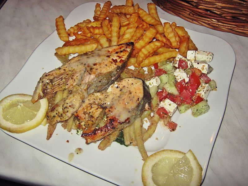 Grillowany łosoś z sosem cytrynowym 