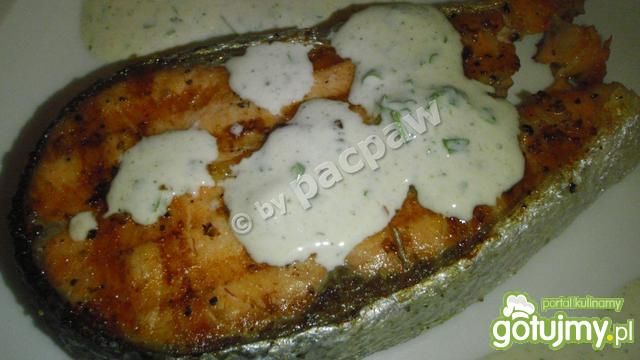 Grillowany łosoś  z sosem pietruszkowym Grillowany łosoś  z sosem pietruszkowym