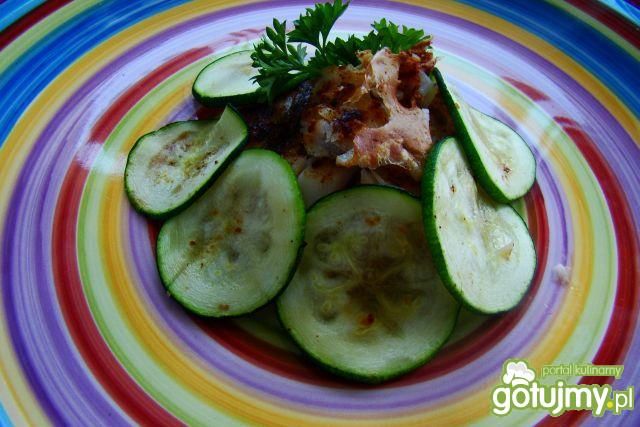 Grillowany okoń z cukinią  Grillowany okoń z cukinią
