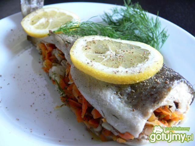 Grillowany pstrąg z warzywami