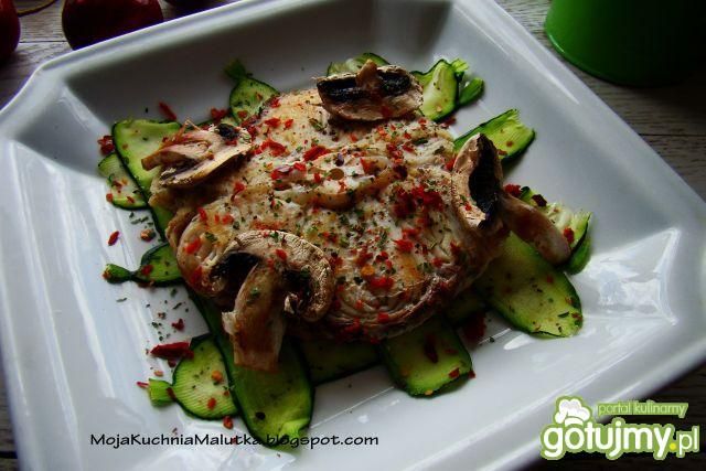 Grillowany rekin z cukinią